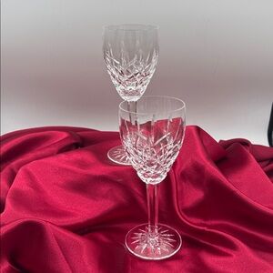 Araglin Claret/Red Wine Glasses (2); 7-1/8" Tall;6 Ounce
Sixteen star cut foot